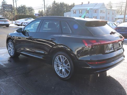 Used 2021 Audi e-tron Prestige w/ Prestige Package image 7