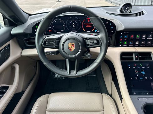 Used 2022 Porsche Taycan image 14