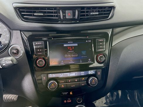 Used 2022 Nissan Rogue Sport SV w/ Technology Package image 18