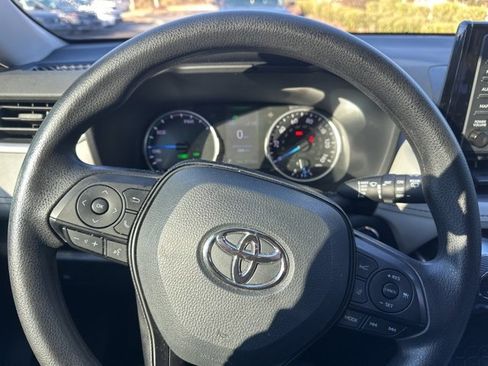 Used 2022 Toyota RAV4 XLE image 13