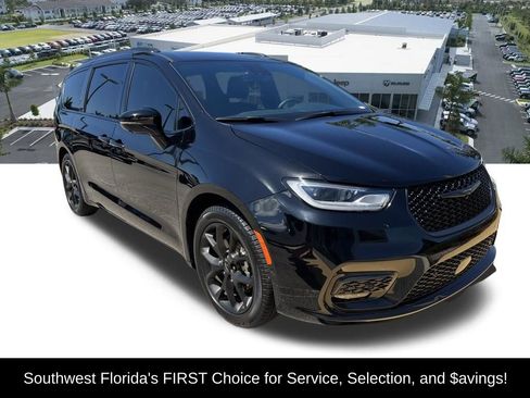 Used 2024 Chrysler Pacifica Touring-L w/ S Appearance Package FWD image 2
