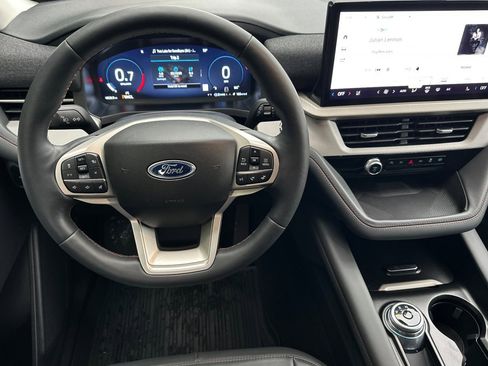 Used 2025 Ford Explorer Active w/ Active Comfort Package image 14