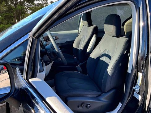 Used 2017 Chrysler Pacifica LX w/ Tire & Wheel Group image 23