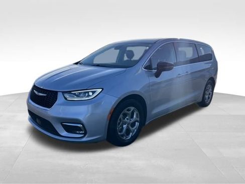 Used 2024 Chrysler Pacifica Limited image 4