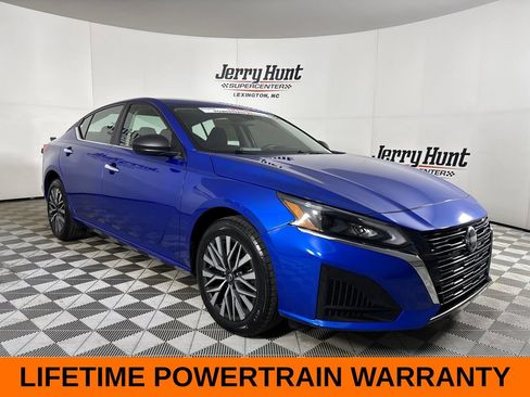 Used 2025 Nissan Altima 2.5 SV AWD/4WD image 4