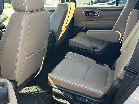 Used 2021 Chevrolet Tahoe Premier w/ Premium Package image 11