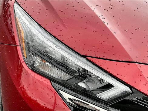 Used 2025 Nissan Versa SR w/ Trunk Package image 18