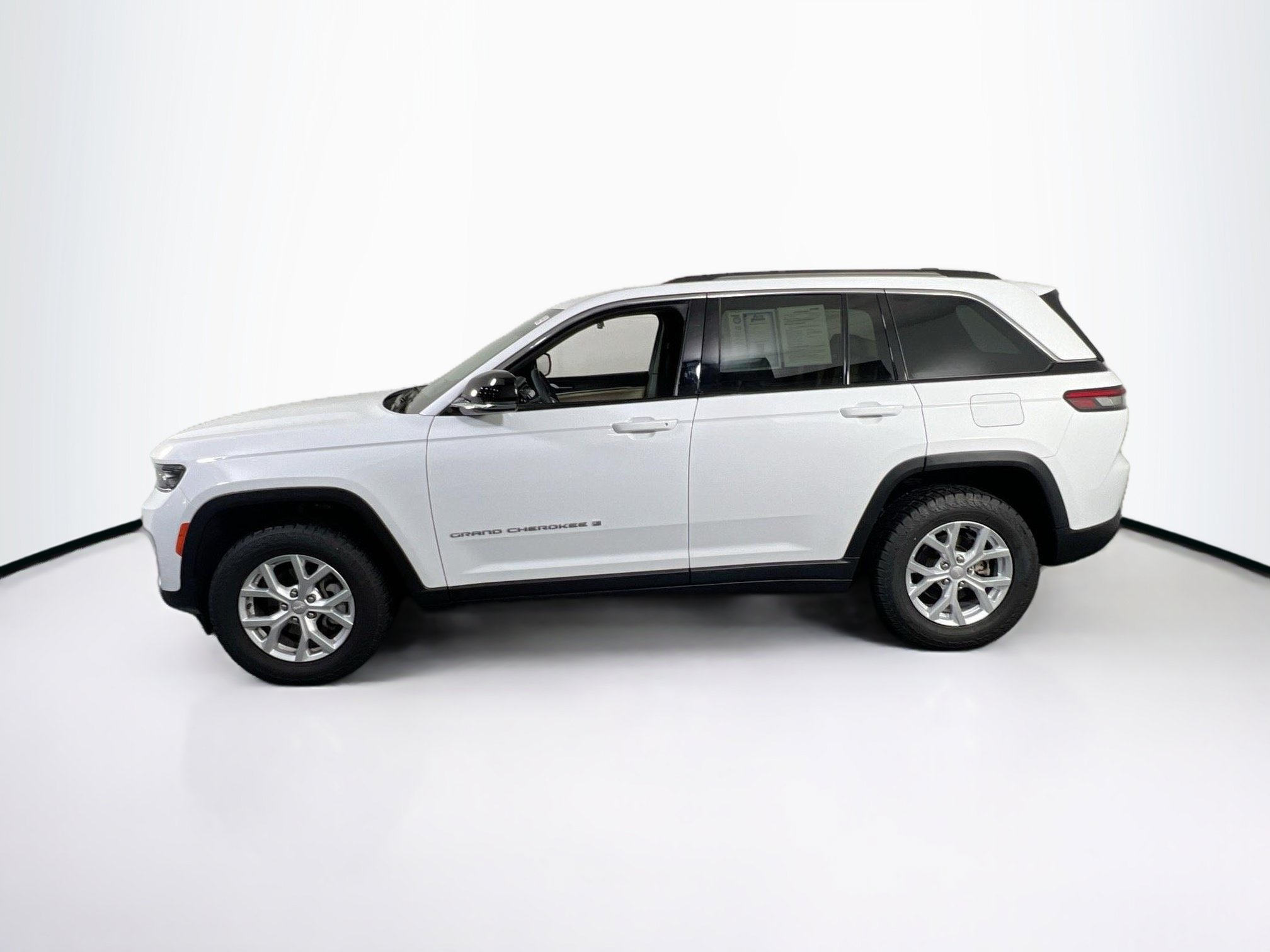 Used 2023 Jeep Grand Cherokee Limited AWD/4WD image 8