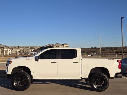 Used 2025 Chevrolet Silverado 1500 LT Trail Boss w/ Convenience Package II AWD/4WD image 4