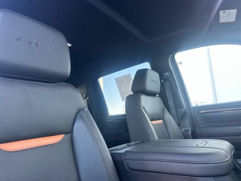 Used 2025 GMC Sierra 2500 AT4 w/ Technology Package AWD/4WD image 17