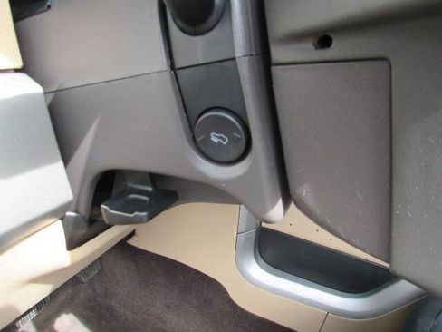 Used 2014 Ford F150 Lariat w/ Equipment Group 502A Luxury AWD/4WD image 16