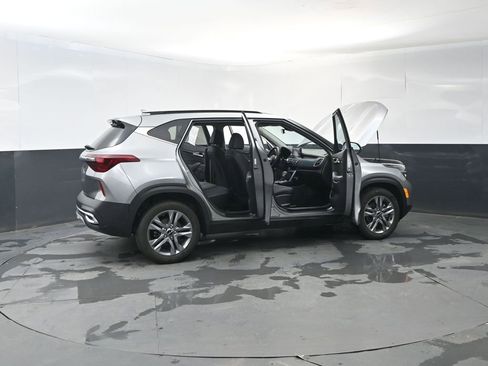 Used 2023 Kia Seltos S image 23