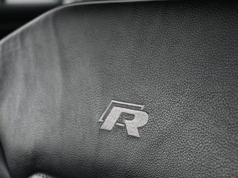 Used 2019 Volkswagen Golf R 4-Door image 24