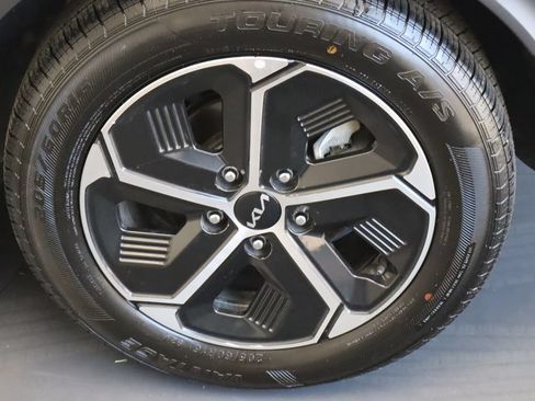 Used 2023 Kia Niro EX FWD image 13