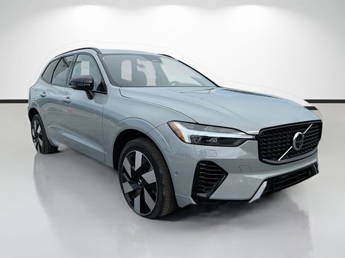 Used 2024 Volvo XC60 T8 Plus w/ Protection Package Premier AWD/4WD image 7