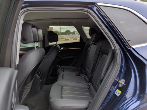 Used 2022 Audi Q5 2.0T Premium image 17