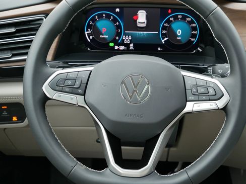 New 2026 Volkswagen Atlas SE image 12