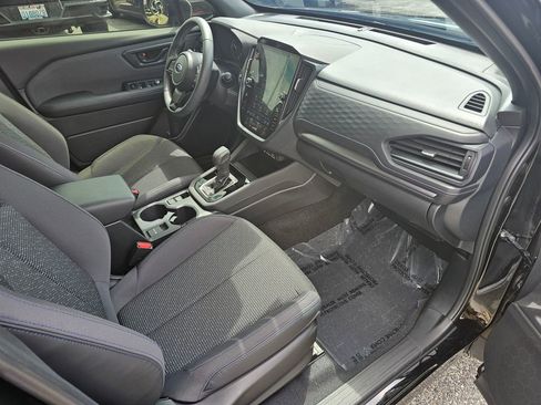 Used 2025 Subaru Forester Premium AWD/4WD image 10