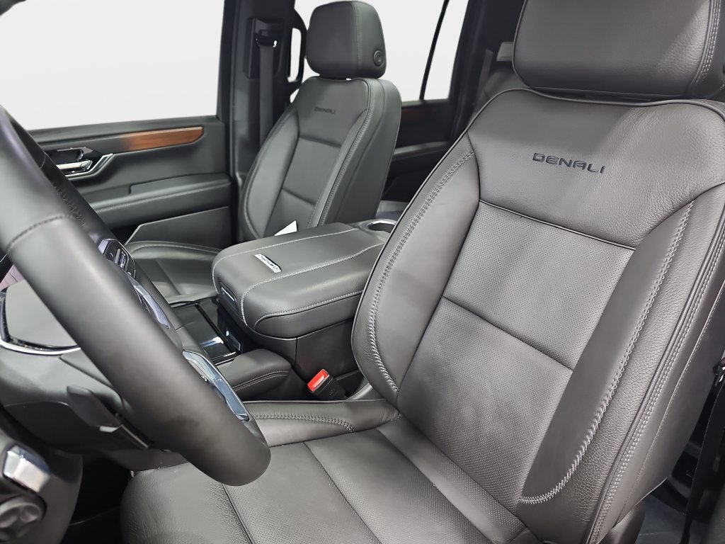 Used 2026 GMC Yukon XL Denali w/ Sun & Power Step Package AWD/4WD image 17