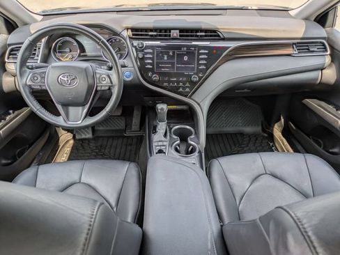Used 2020 Toyota Camry XLE FWD image 17