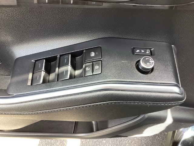 Used 2024 Toyota Highlander Limited AWD/4WD image 30