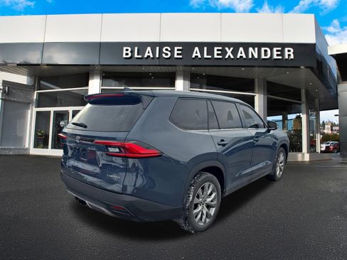 Used 2024 Toyota Grand Highlander Limited image 3