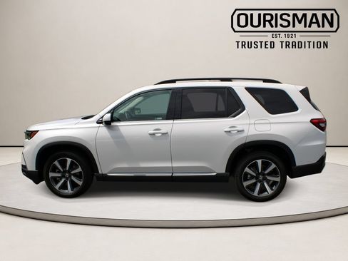 Used 2025 Honda Pilot Touring image 5