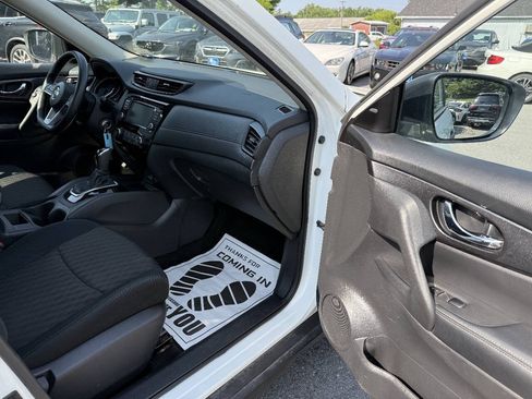 Used 2018 Nissan Rogue S AWD/4WD image 11