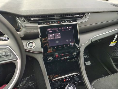 New 2025 Jeep Grand Cherokee L Altitude image 23