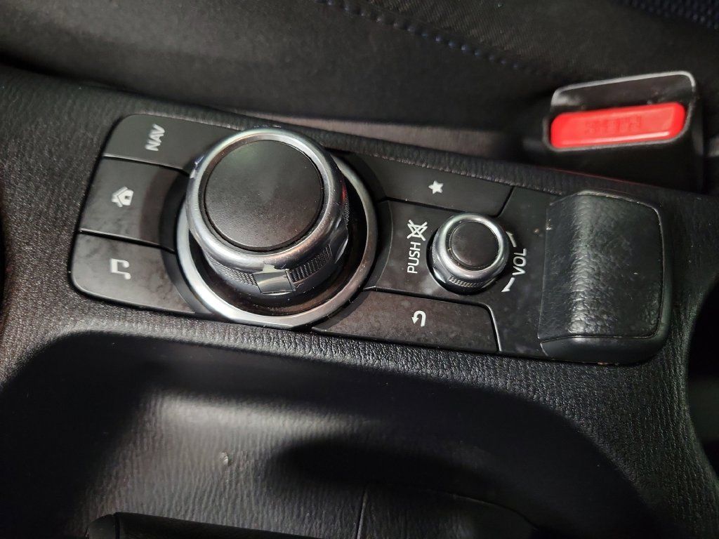 Used 2019 Toyota Yaris L FWD image 19