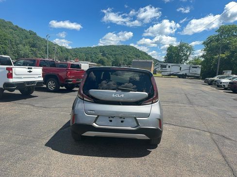 Used 2024 Kia Soul LX w/ Option Group 015 FWD image 5