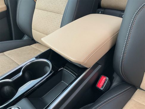 New 2026 Chevrolet Equinox ACTIV w/ Convenience Package III image 11