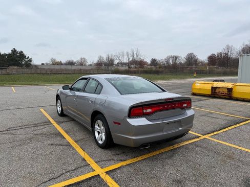 Used 2011 Dodge Charger SE image 3