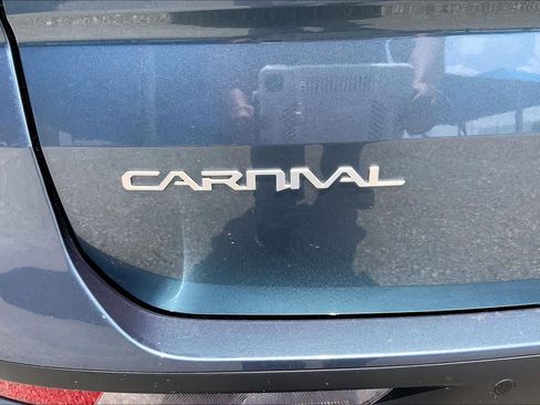 Used 2024 Kia Carnival EX FWD image 10