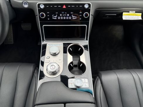 Used 2025 Genesis GV80 2.5T AWD/4WD image 18