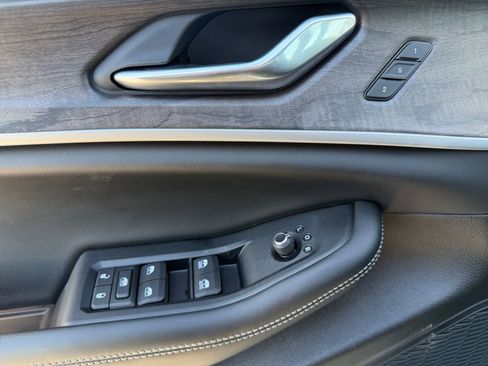 New 2025 Jeep Grand Cherokee L Limited w/ Black Appearance Package AWD/4WD image 17