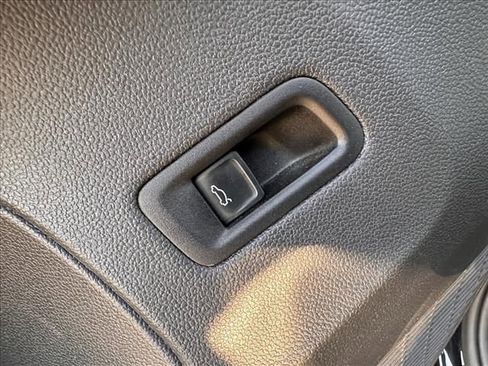 Used 2024 Volkswagen Atlas SE image 21