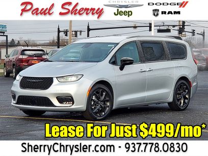 New 2026 Chrysler Pacifica Select w/ S Appearance Package