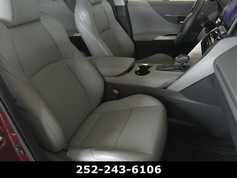Used 2024 Toyota Venza Limited AWD/4WD image 42
