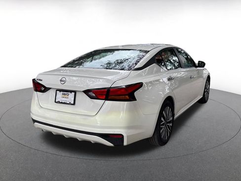 Used 2025 Nissan Altima 2.5 SV FWD image 12