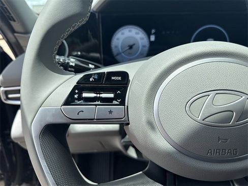 New 2025 Hyundai Elantra SEL image 15