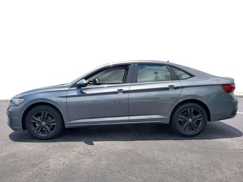 Used 2023 Volkswagen Jetta SE w/ Panoramic Sunroof Package FWD image 5