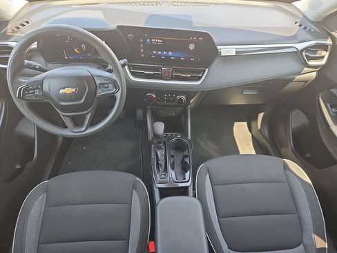 Used 2025 Chevrolet TrailBlazer LT FWD image 19