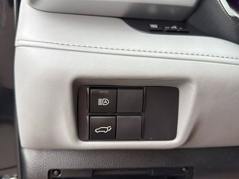Used 2022 Toyota Highlander XLE AWD/4WD image 29
