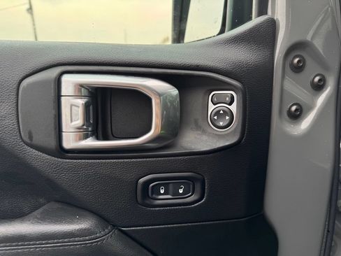 Used 2021 Jeep Wrangler Unlimited Sahara AWD/4WD image 51