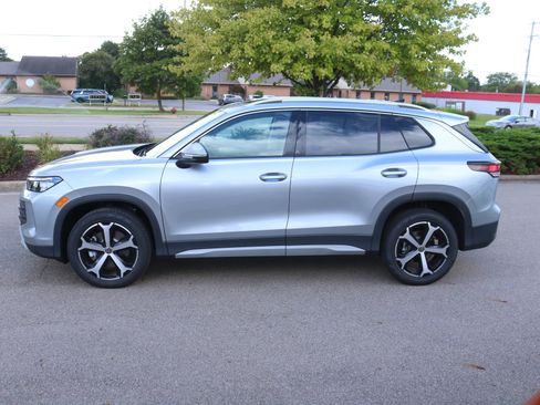 New 2025 Volkswagen Tiguan SE image 8