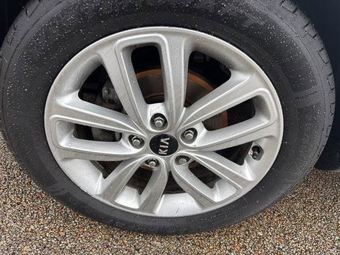 Used 2018 Kia Soul + image 9