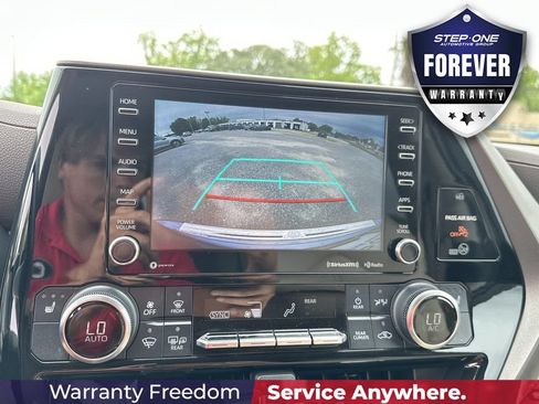 Used 2022 Toyota Highlander XLE FWD image 27