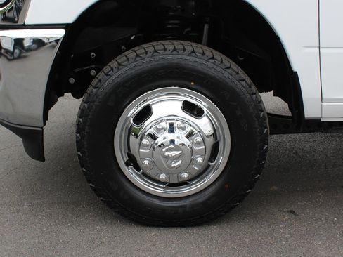 Used 2024 RAM 3500 Tradesman w/ Chrome Appearance Group image 38