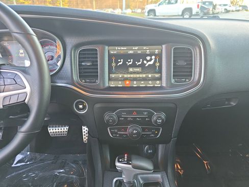 Used 2018 Dodge Charger R/T Scat Pack image 17